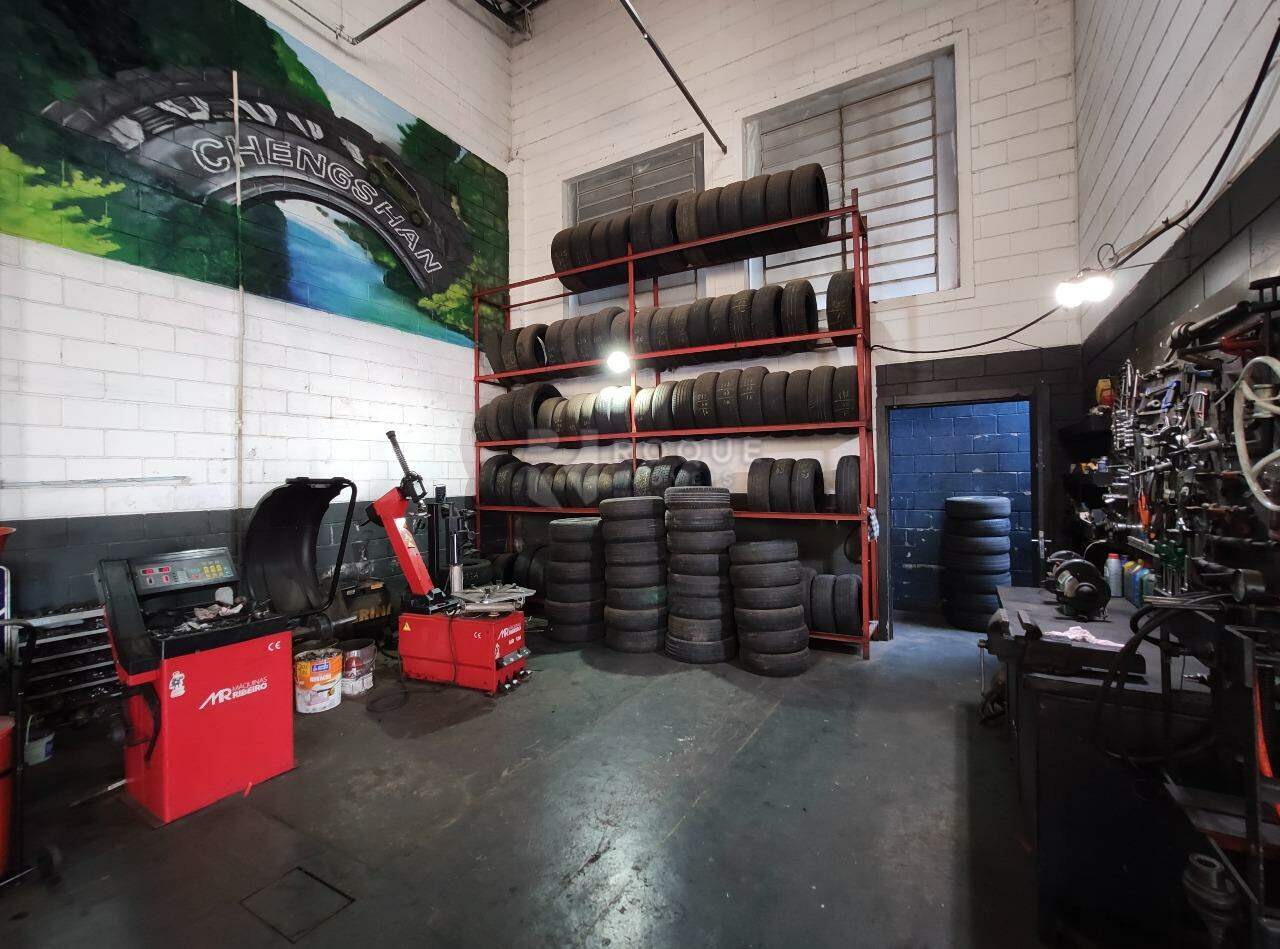 Barracão/Galpão para aluguel no bairro Jardim Esteves: Salão 