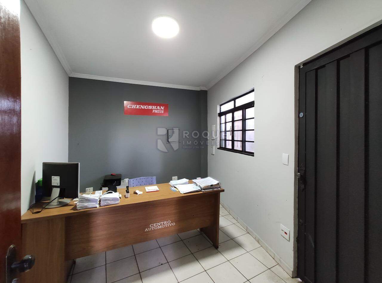 Barracão/Galpão para aluguel no bairro Jardim Esteves: Sala 1