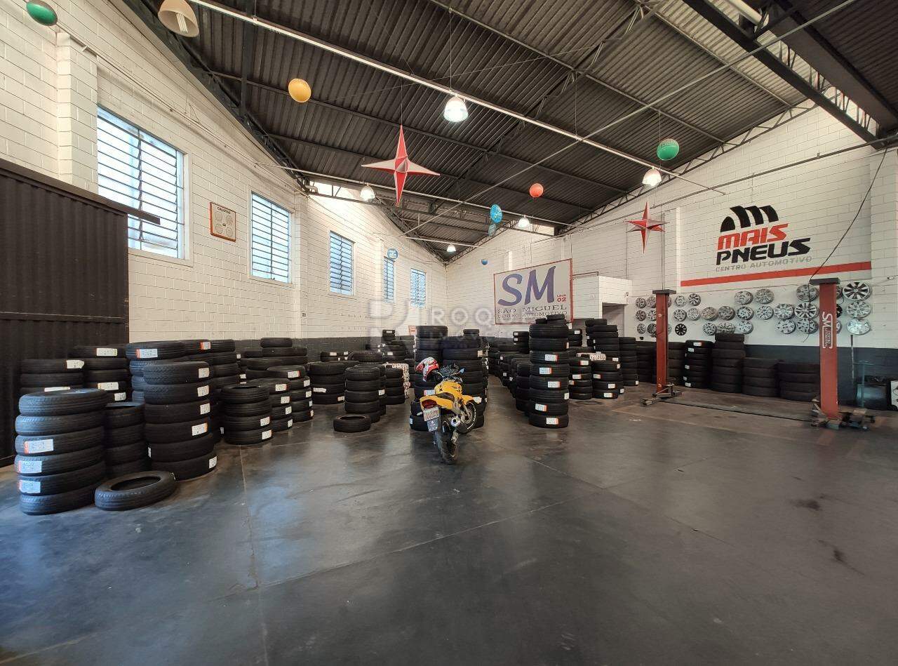 Barracão/Galpão para aluguel no bairro Jardim Esteves: Salão 