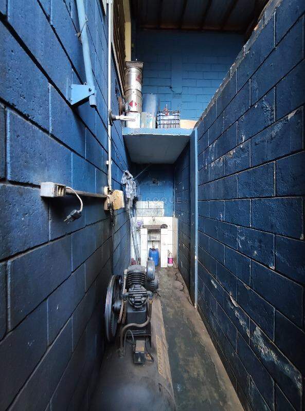 Barracão/Galpão para aluguel no bairro Jardim Esteves: Corredor / Área de serviço 