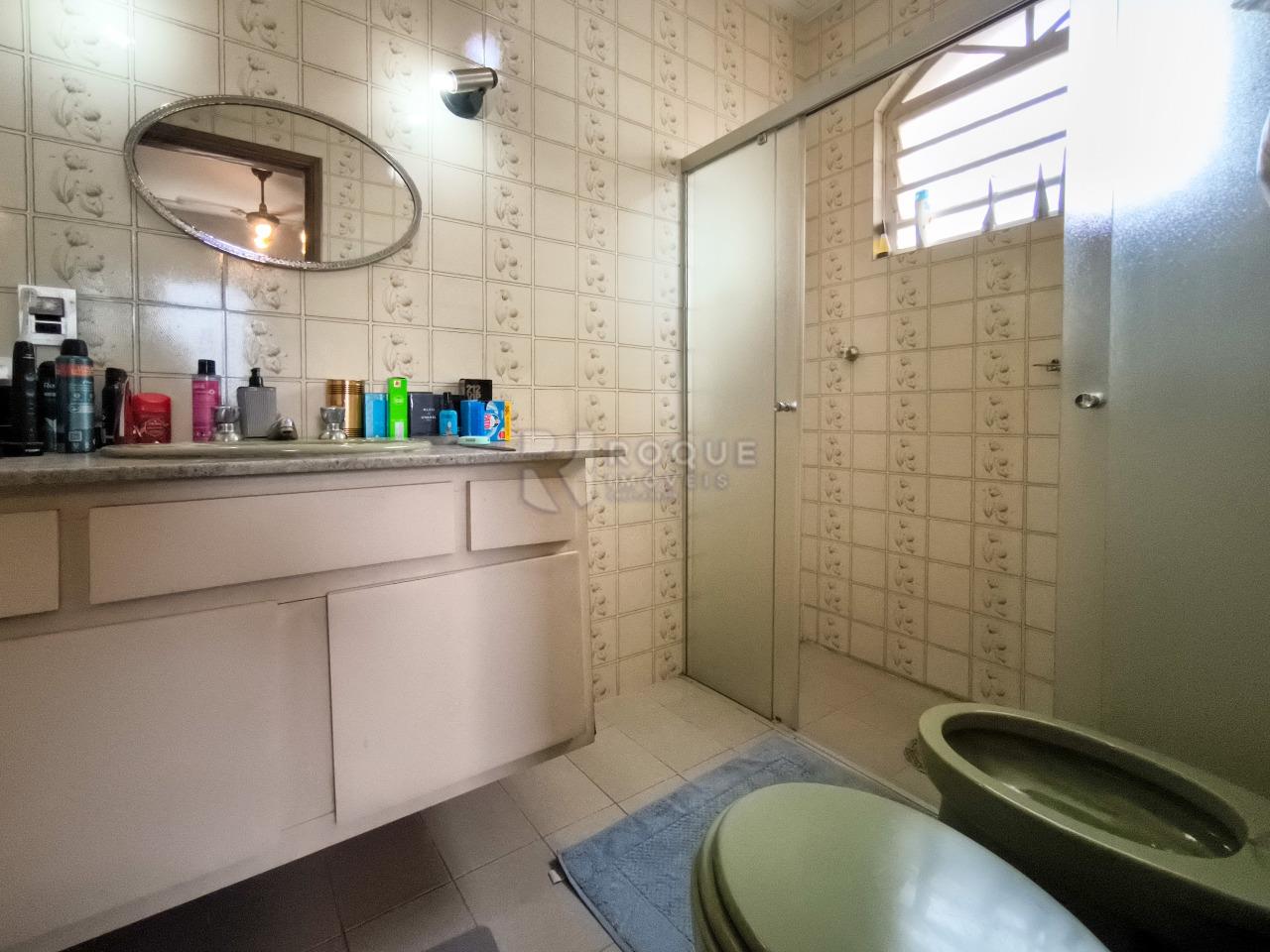 Casa em condomínio à venda no bairro Jardim Florença: WC SUÍTE