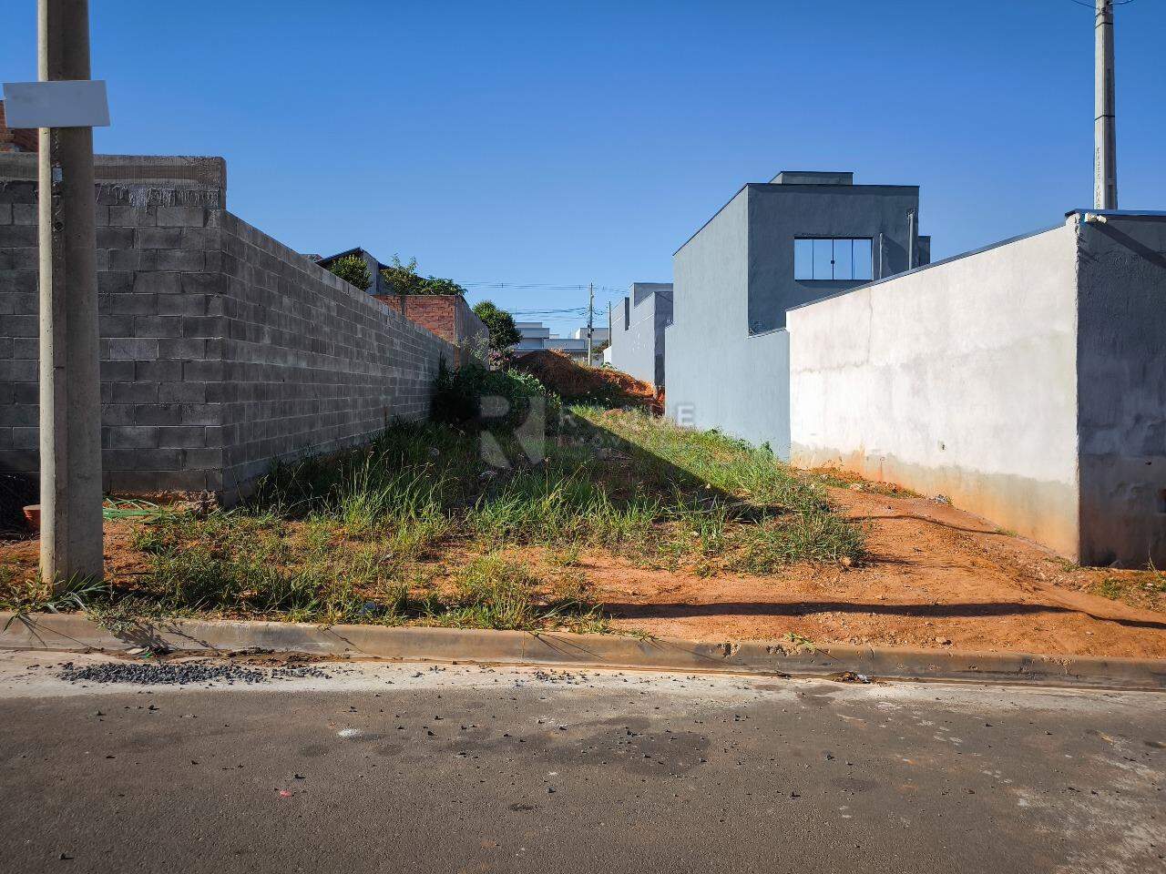 Terreno à venda no bairro Jardim Marajoara: FRENTE
