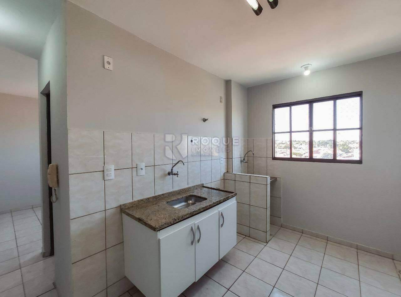 Apartamento à venda no bairro Parque Residencial Abílio Pedro: Cozinha