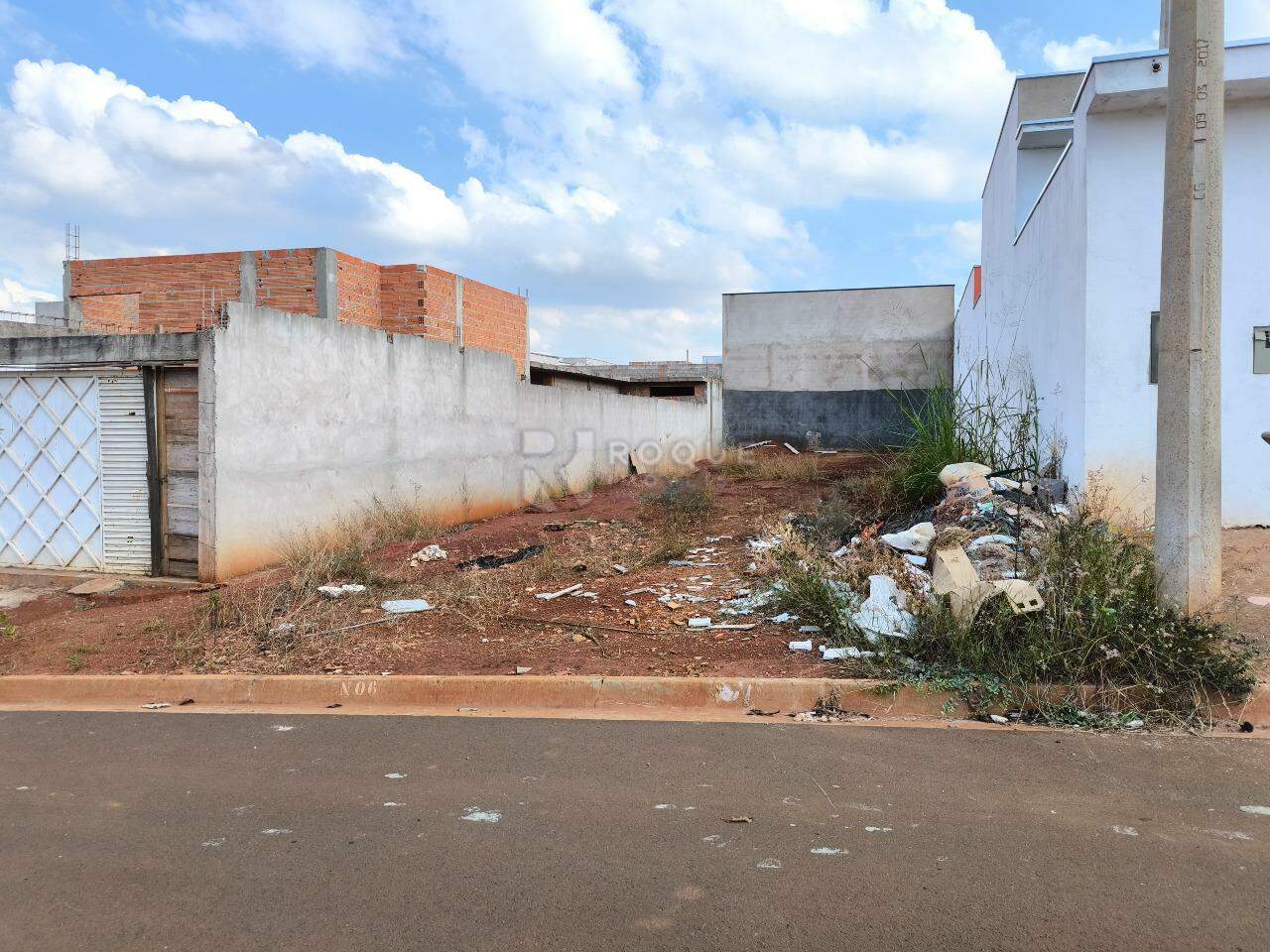 Terreno à venda no bairro Residencial Colinas do Engenho I: 