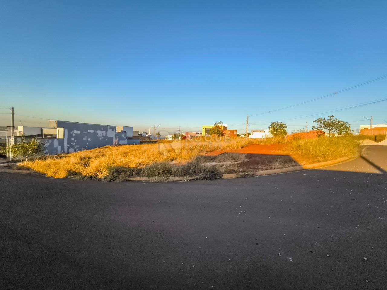 Terreno à venda no bairro Residencial Colinas do Engenho I: 