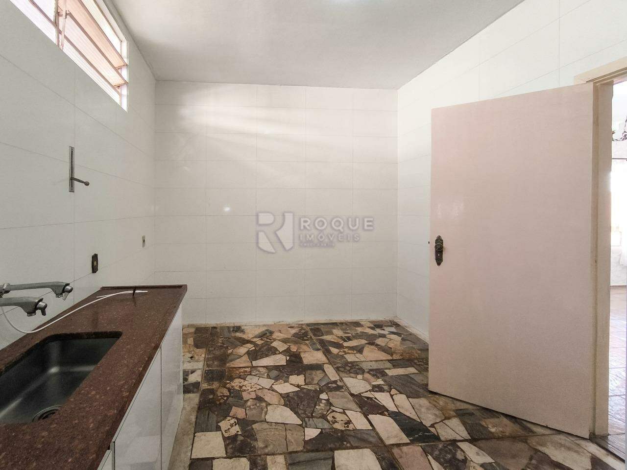 Casa Residencial à venda no bairro Jardim Montezuma: COZINHA