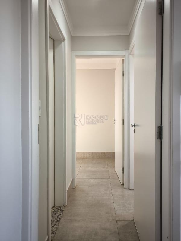 Apartamento à venda no bairro Chácaras Antonieta: CORREDOR INTERNO