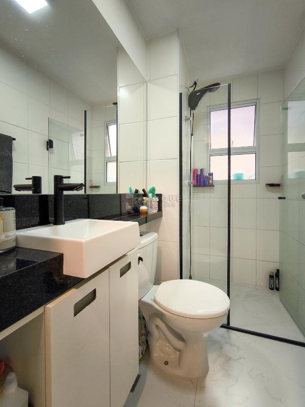 Apartamento à venda no bairro Jardim Residencial Victório Lucato: BANHEIRO SOCIAL