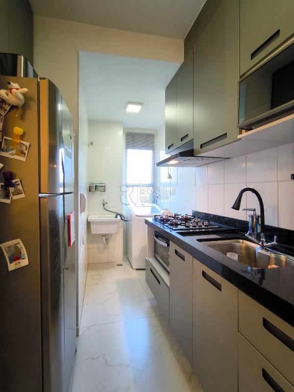 Apartamento à venda no bairro Jardim Residencial Victório Lucato: COZINHA
