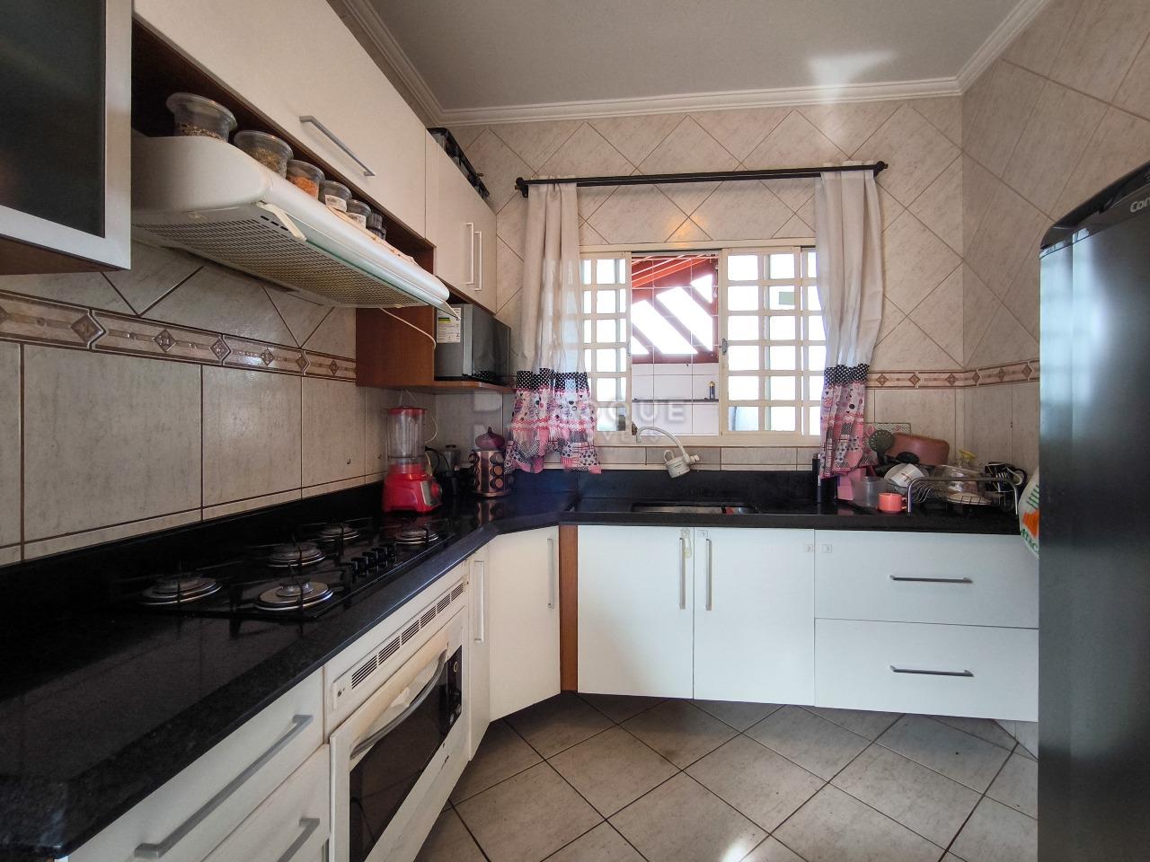 Casa Residencial à venda no bairro Jardim São Lourenço: COZINHA