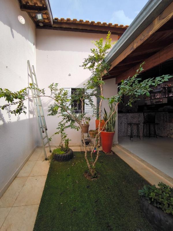 Casa Residencial à venda no bairro Jardim São Lourenço: QUINTAL