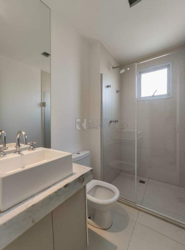 Apartamento para aluguel no bairro Jardim Aquárius: WC Suíte 2