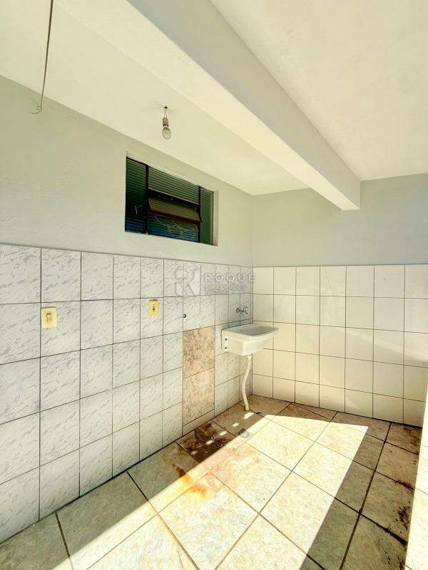 Casa Residencial para aluguel no bairro Jardim São Luiz: Lavanderia