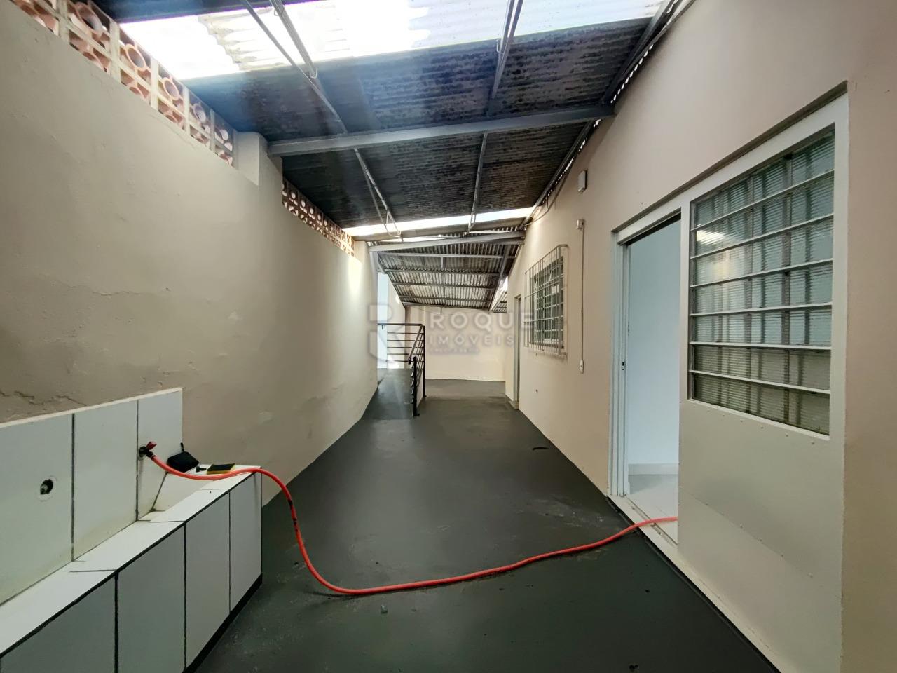 Casa Residencial para aluguel no bairro Vila Claudia: Fundos