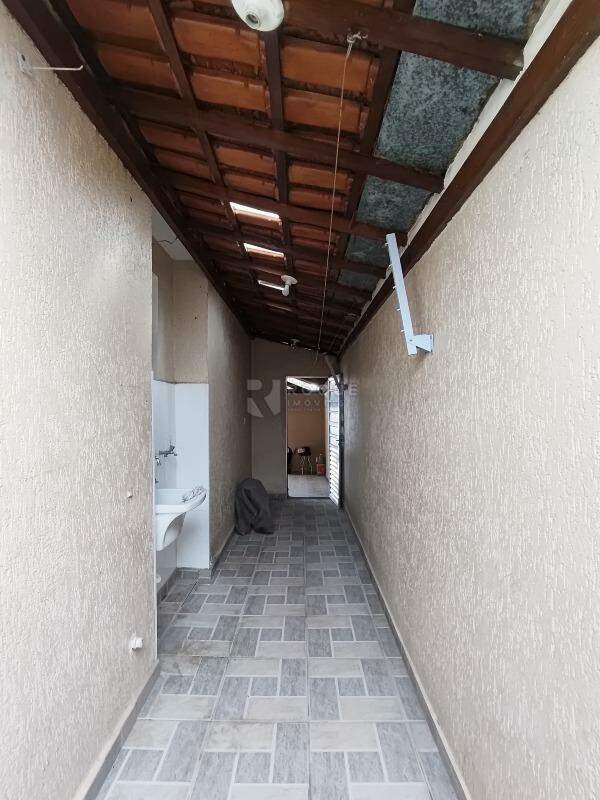 Casa em condomínio para aluguel no bairro Parque Residencial Santa Eulália: Corredor externo