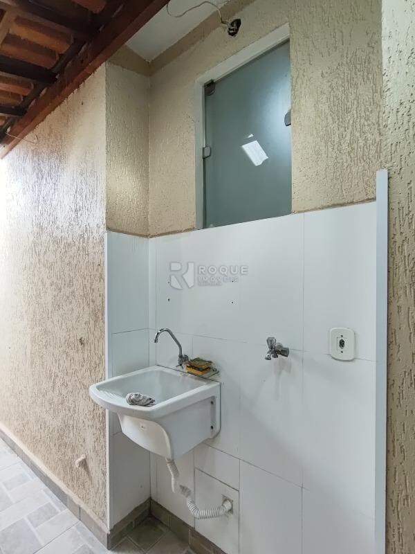 Casa em condomínio para aluguel no bairro Parque Residencial Santa Eulália: Lavanderia
