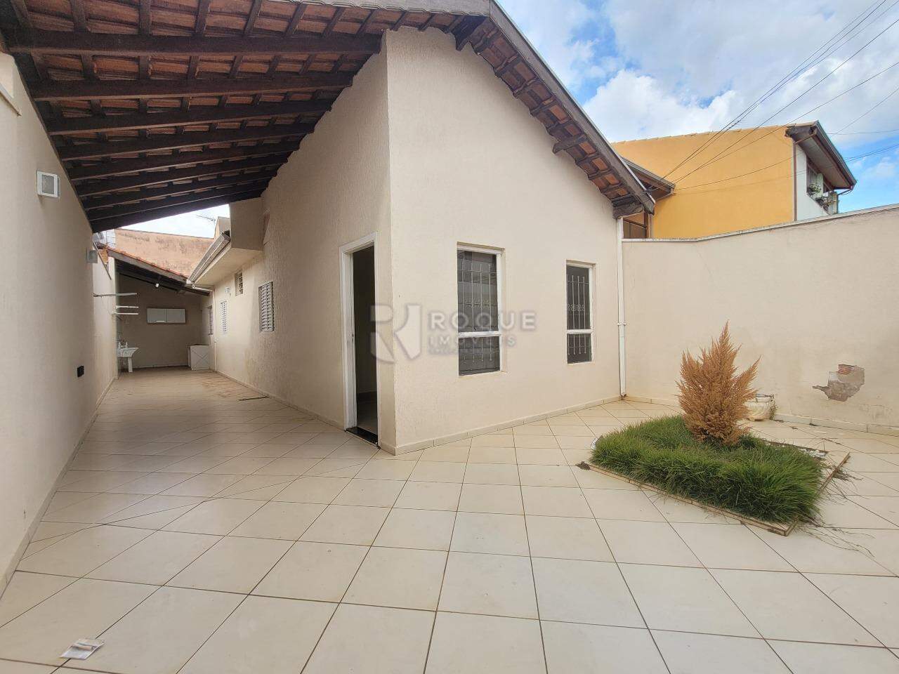 Casa Residencial para aluguel no bairro Jardim Residencial Dona Santina Paroli Peccinini: Garagem