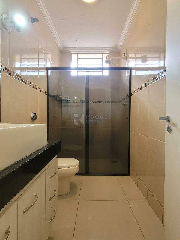 Casa Residencial para aluguel no bairro Jardim Residencial Dona Santina Paroli Peccinini: Wc social 