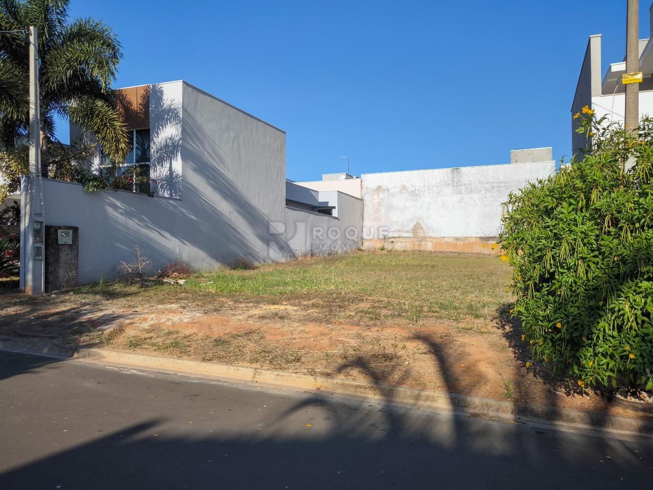 Terreno em condomínio à venda no bairro Vale das Oliveiras: 