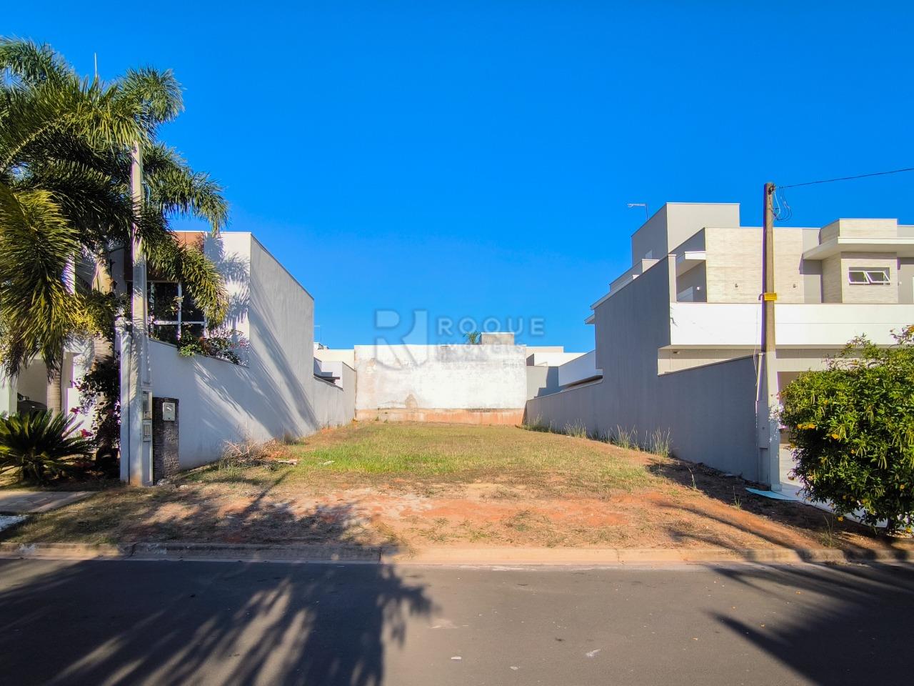 Terreno em condomínio à venda no bairro Vale das Oliveiras: 