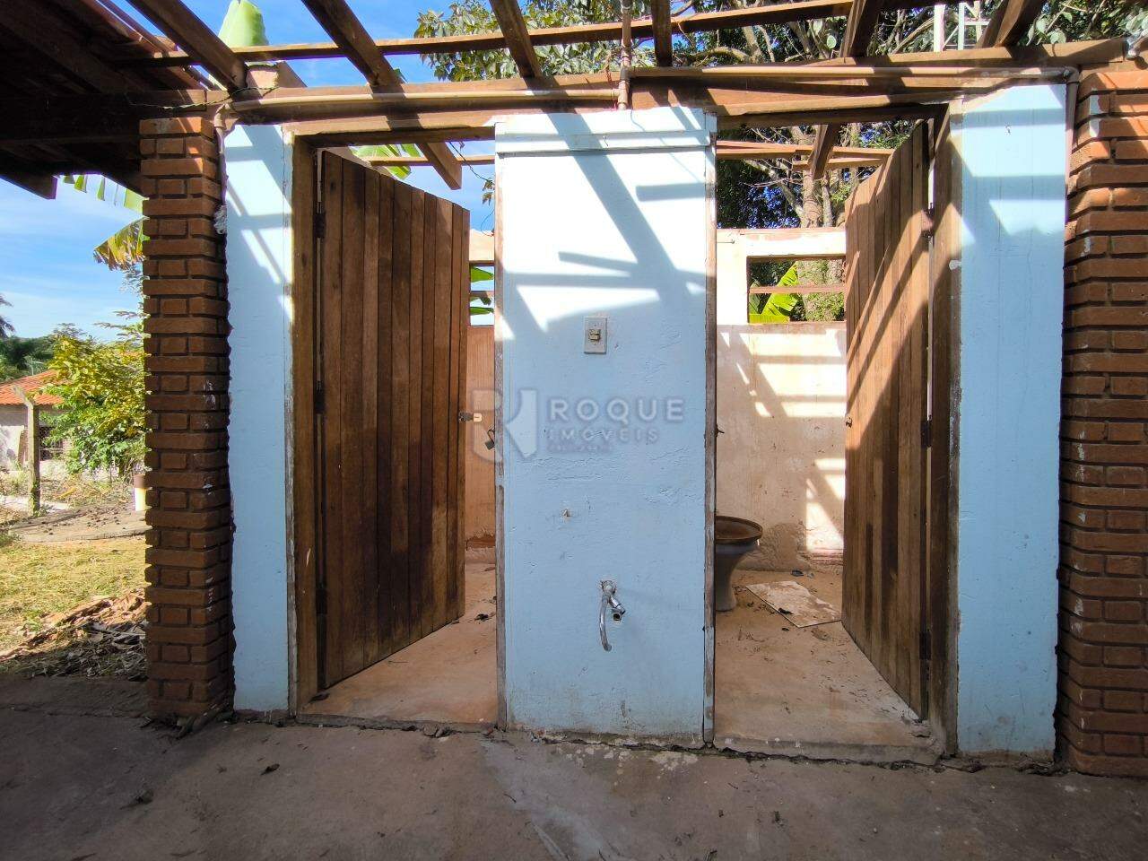 Chácara à venda no bairro Bairro dos Pires: SANITÁRIOS