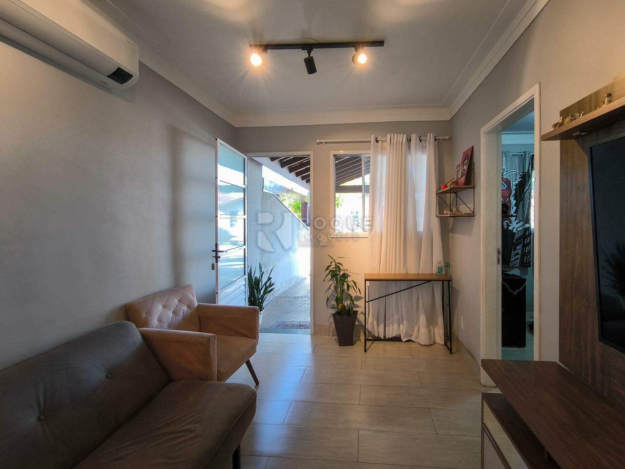 Casa em condomínio à venda no bairro Residencial Itamaracá: SALA DE ESTAR