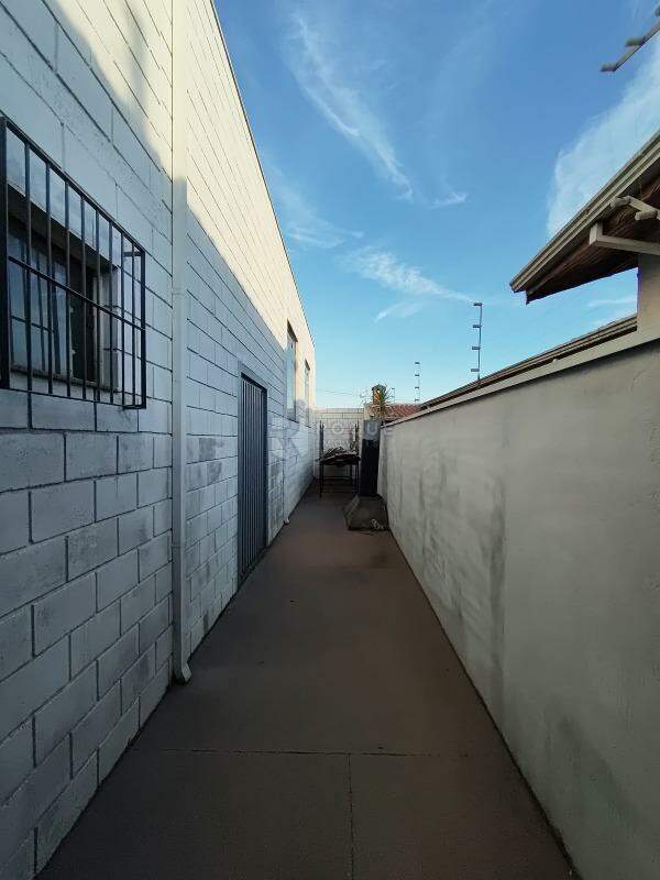 Barracão/Galpão para aluguel no bairro Jardim Grêmio: Corredor externo