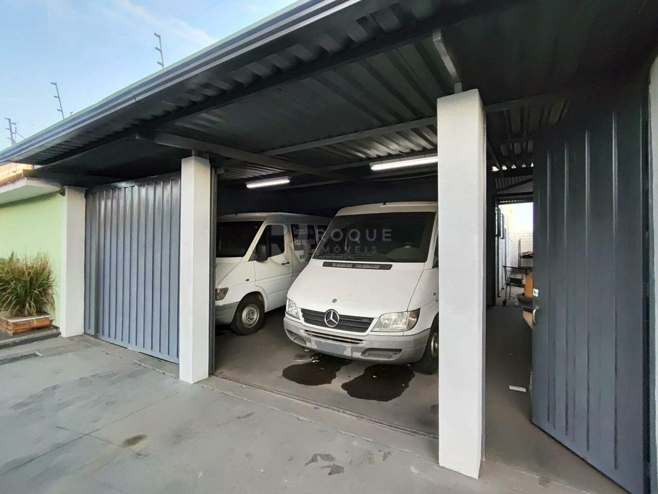 Barracão/Galpão para aluguel no bairro Jardim Grêmio: Garagem