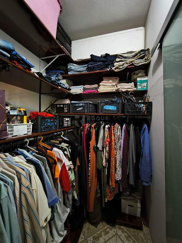 Casa Residencial à venda no bairro Jardim Ouro Verde: CLOSET