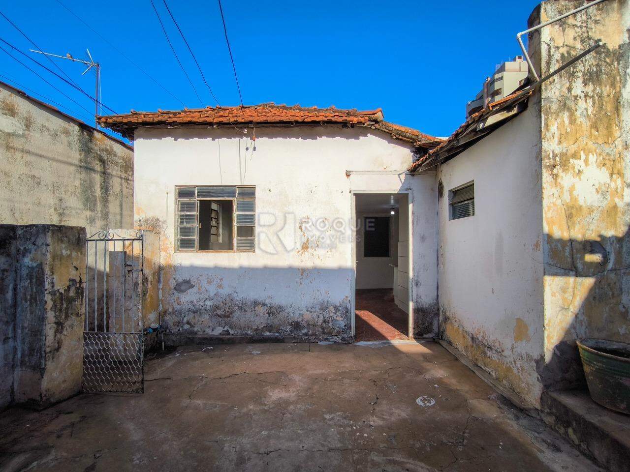 Casa Residencial à venda no bairro Centro: QUINTAL