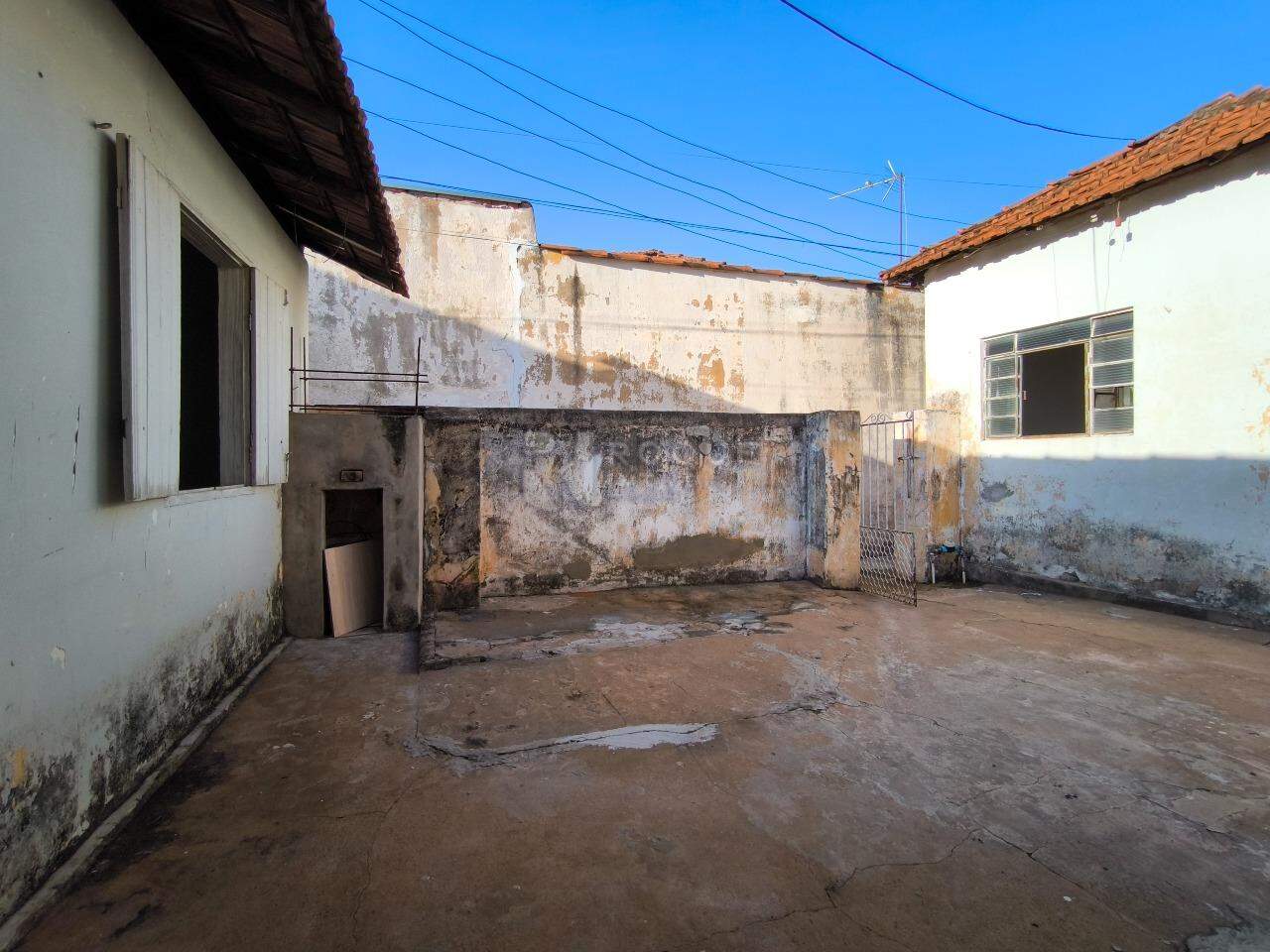 Casa Residencial à venda no bairro Centro: QUINTAL
