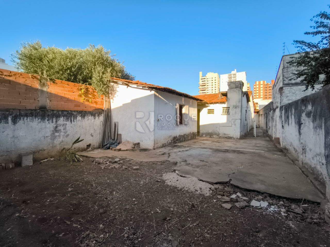Casa Residencial à venda no bairro Centro: FUNDOS