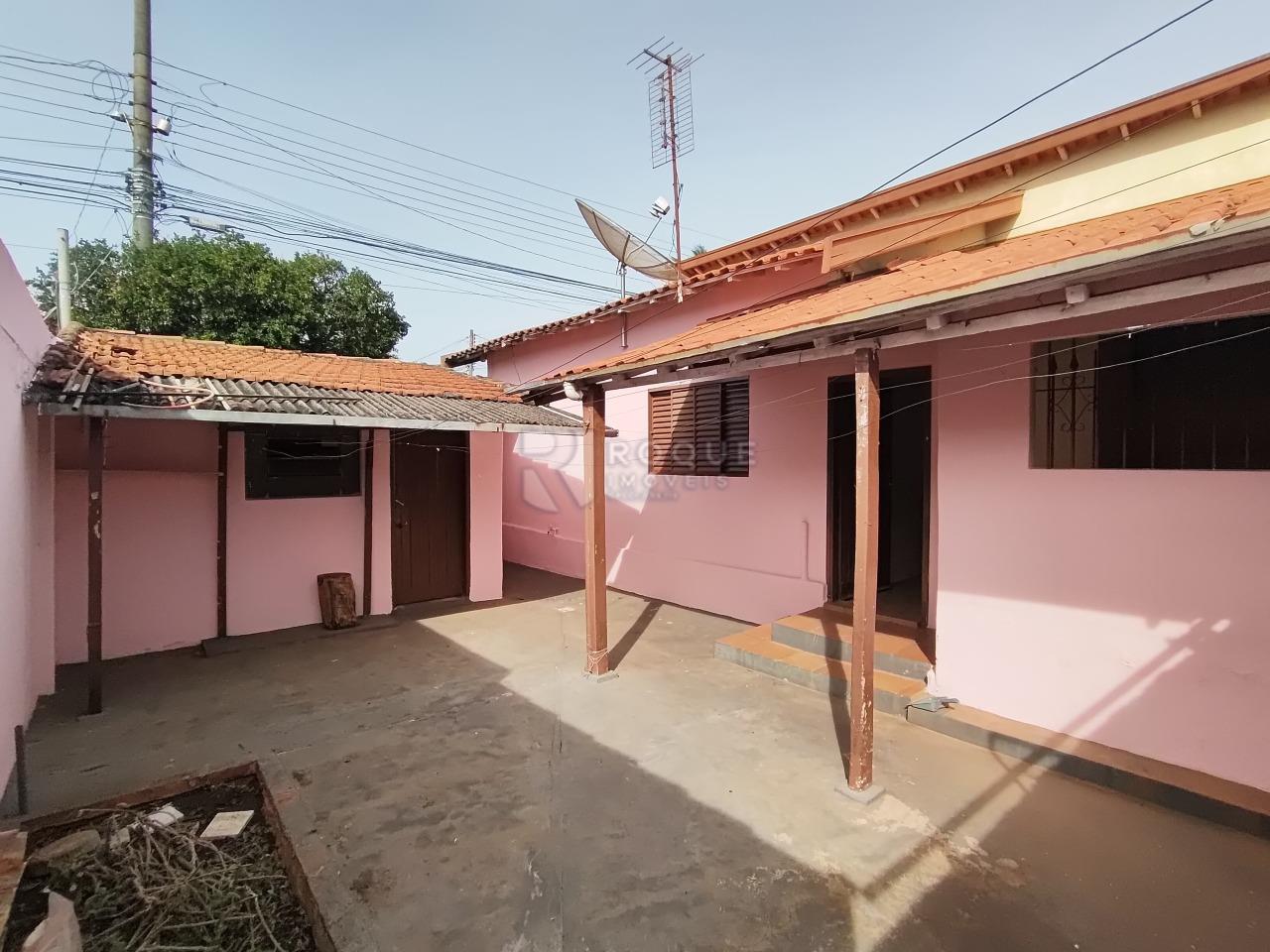 Casa Residencial para aluguel no bairro Vila Paulista: Fundos