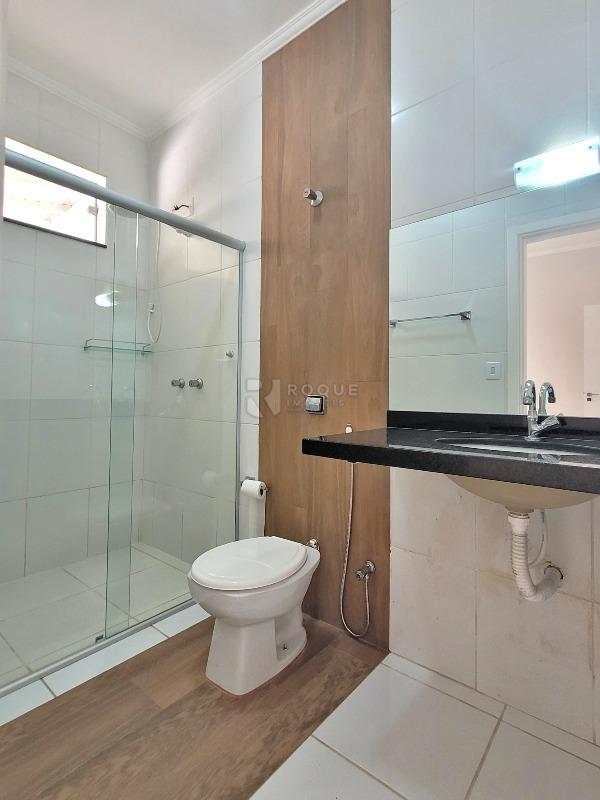 Casa em condomínio à venda no bairro Parque Residencial Roland: BANHEIRO SUÍTE 1