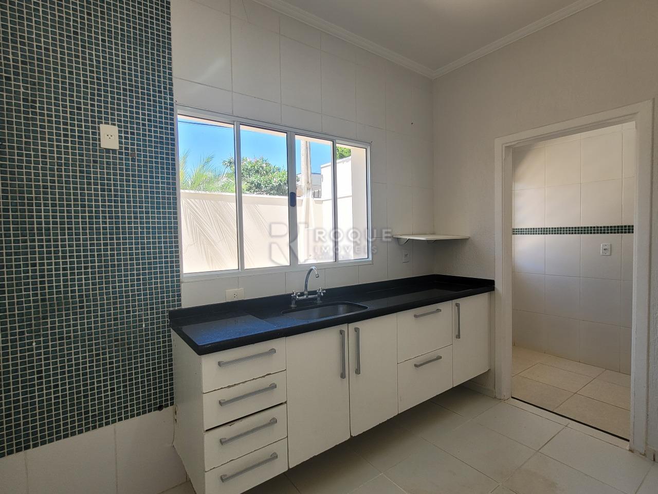 Casa em condomínio à venda no bairro Parque Residencial Roland: COZINHA