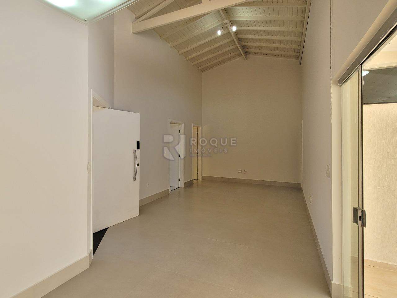 Casa em condomínio à venda no bairro Parque Residencial Roland: SALA