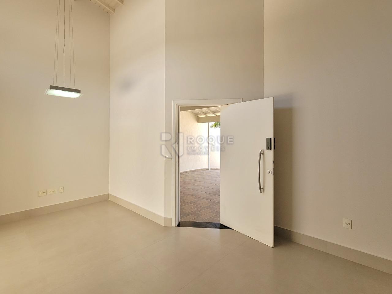 Casa em condomínio à venda no bairro Parque Residencial Roland: SALA