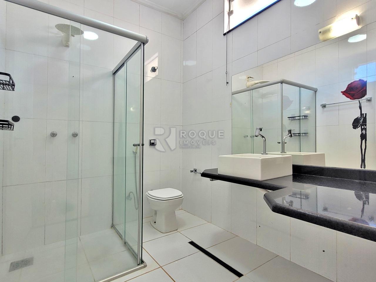 Casa em condomínio à venda no bairro Parque Residencial Roland: BANHEIRO SUÍTE 3 