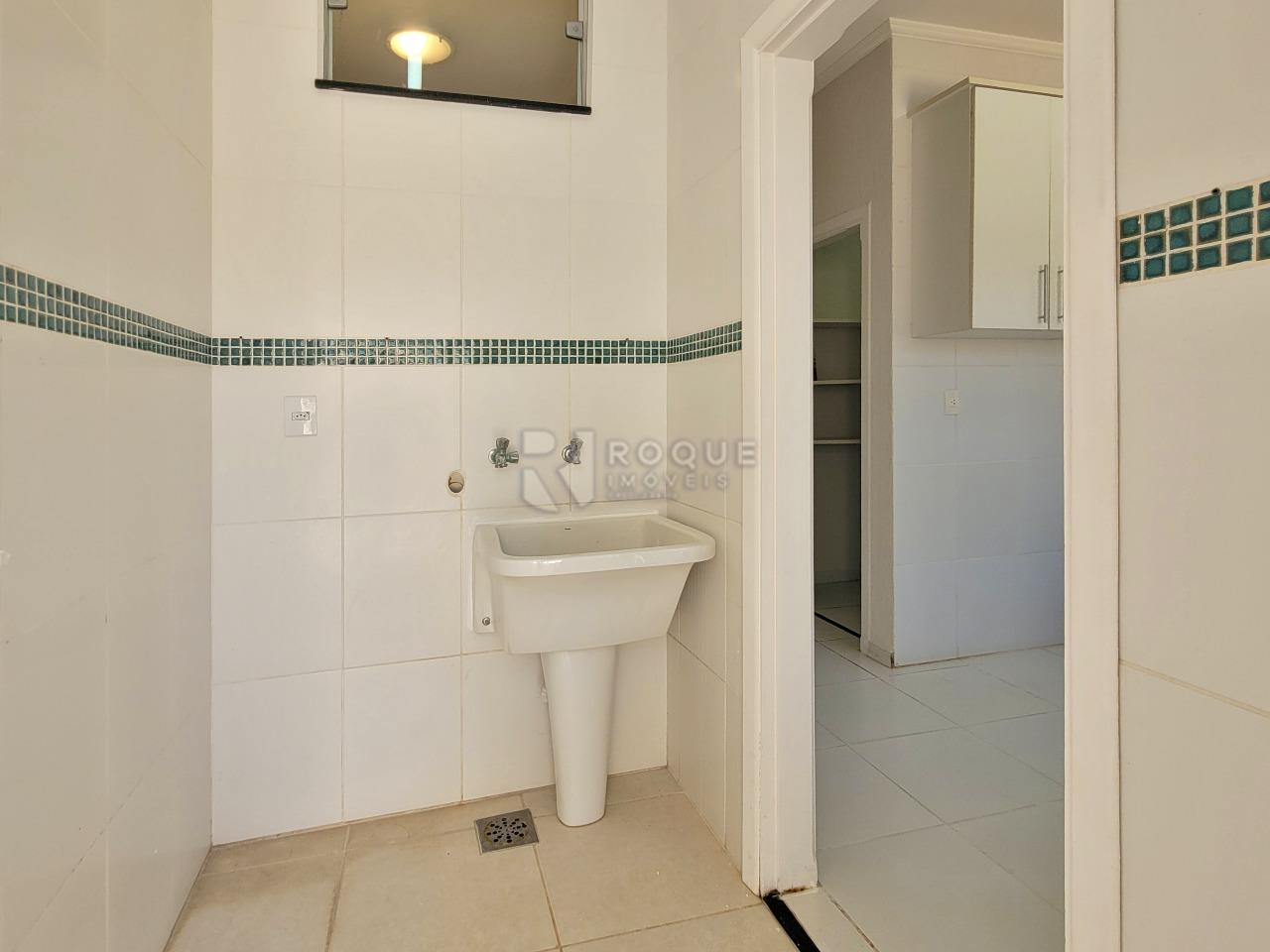 Casa em condomínio à venda no bairro Parque Residencial Roland: LAVANDERIA