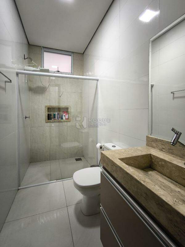 Casa em condomínio à venda no bairro Jardim Residencial Campo Novo: BANHEIRO SOCIAL