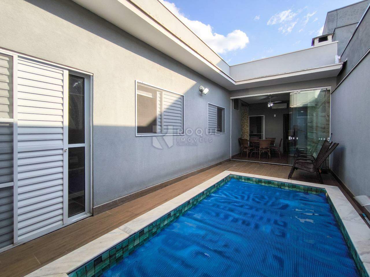 Casa em condomínio à venda no bairro Jardim Residencial Campo Novo: ÁREA EXTERNA