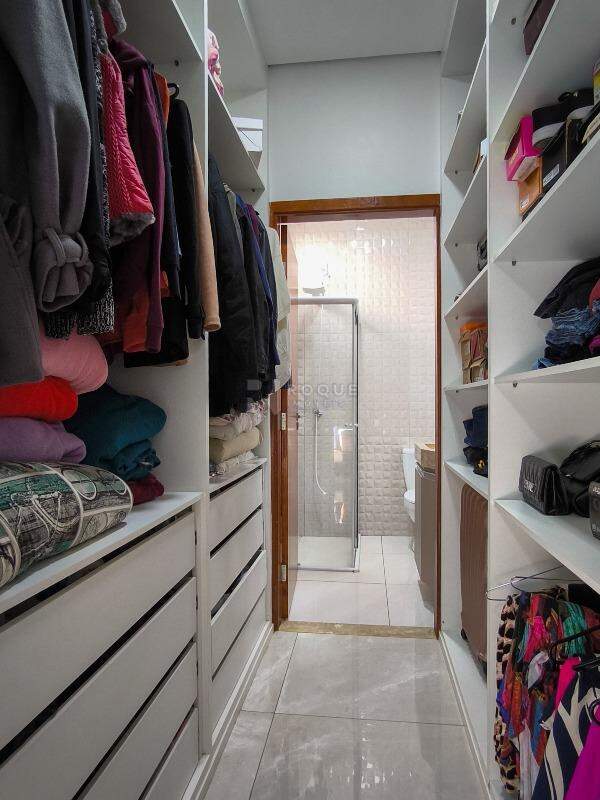Casa em condomínio à venda no bairro Jardim Residencial Campo Novo: CLOSET