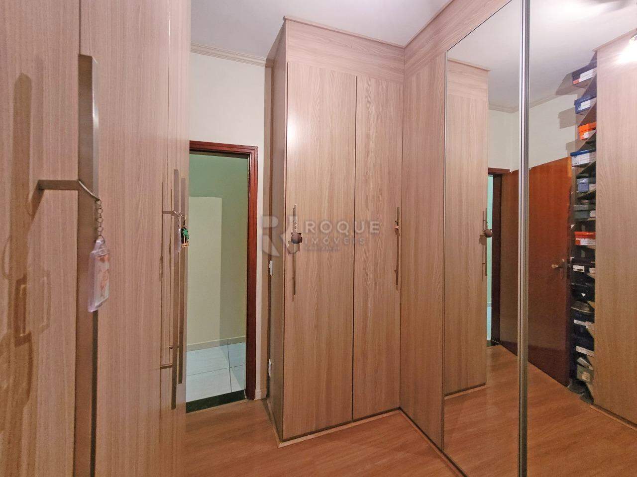 Casa Residencial à venda no bairro Jardim Residencial Santa Amália: CLOSET