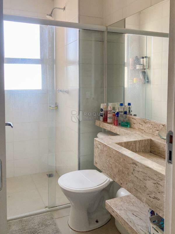 Apartamento à venda no bairro Vila Queiroz: 