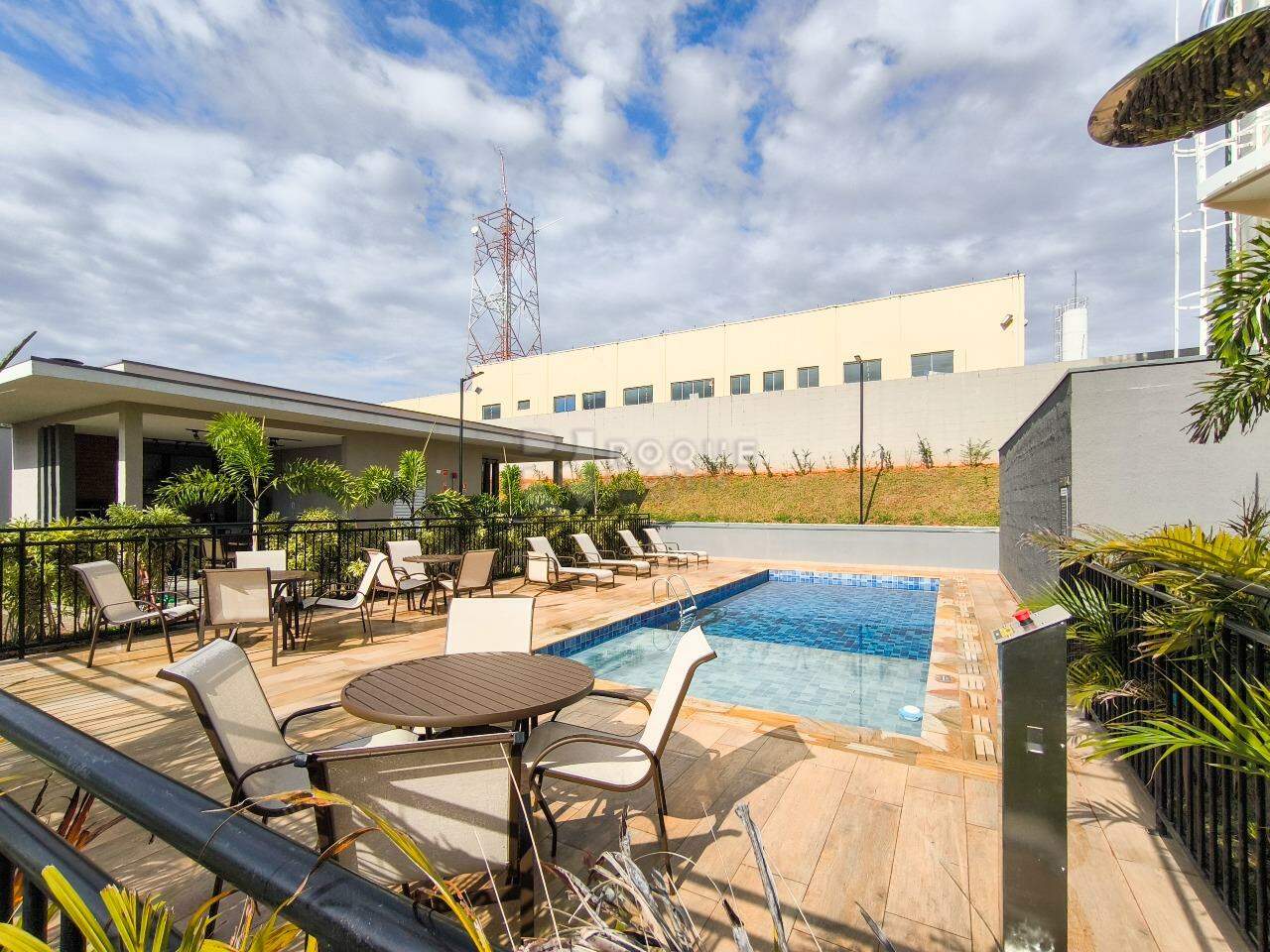 Apartamento à venda no bairro Jardim Esteves: PISCINA