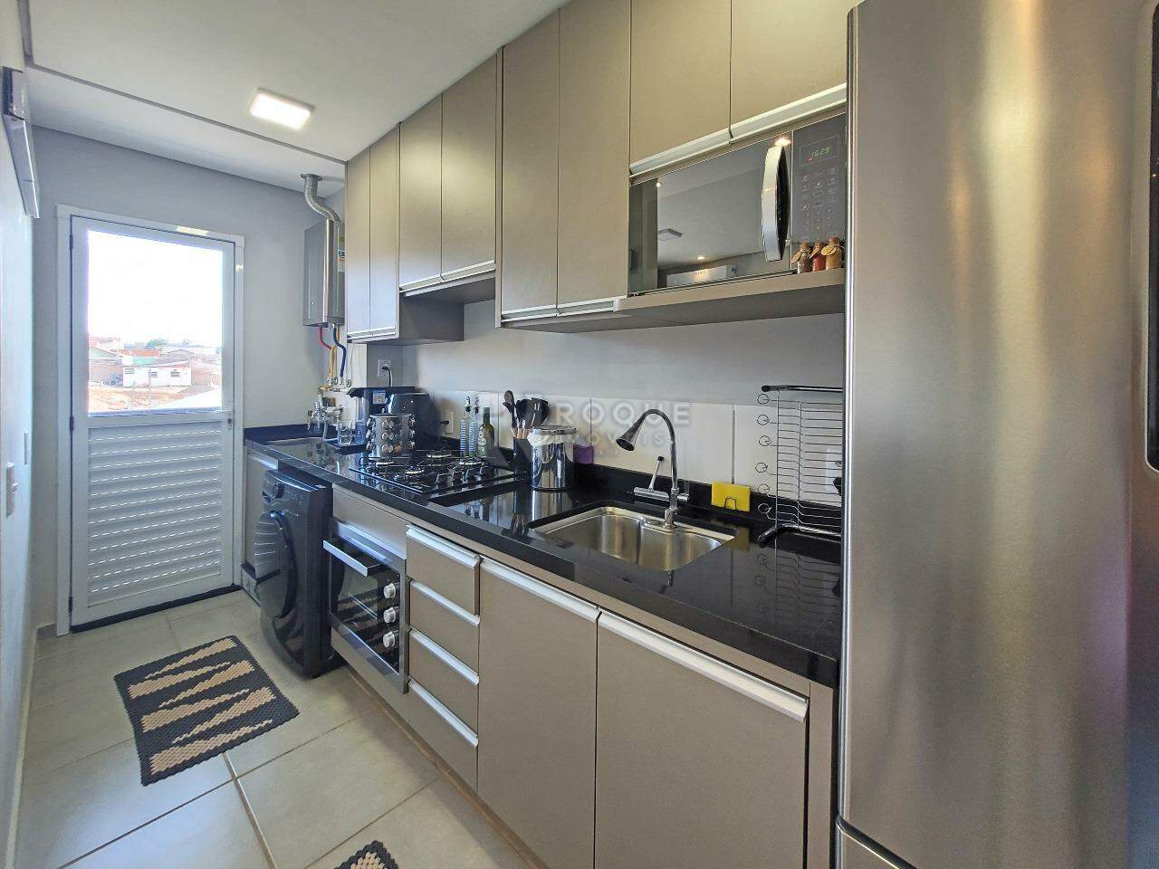 Apartamento à venda no bairro Jardim Esteves: COZINHA