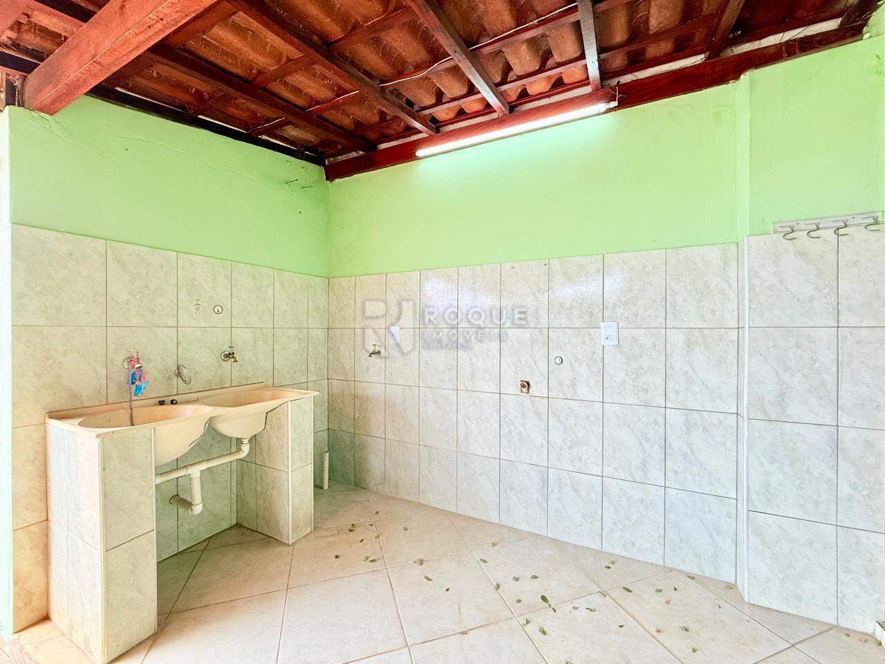 Casa Residencial para aluguel no bairro Vila Cristovam: Lavanderia