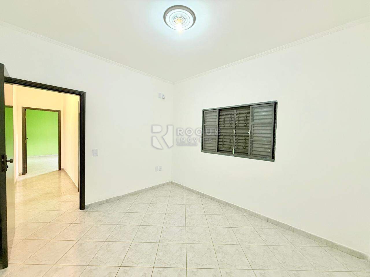 Casa Residencial para aluguel no bairro Vila Cristovam: Dormitório 01
