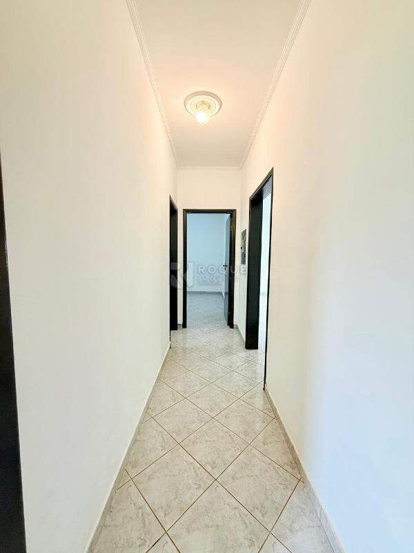Casa Residencial para aluguel no bairro Vila Cristovam: Corredor