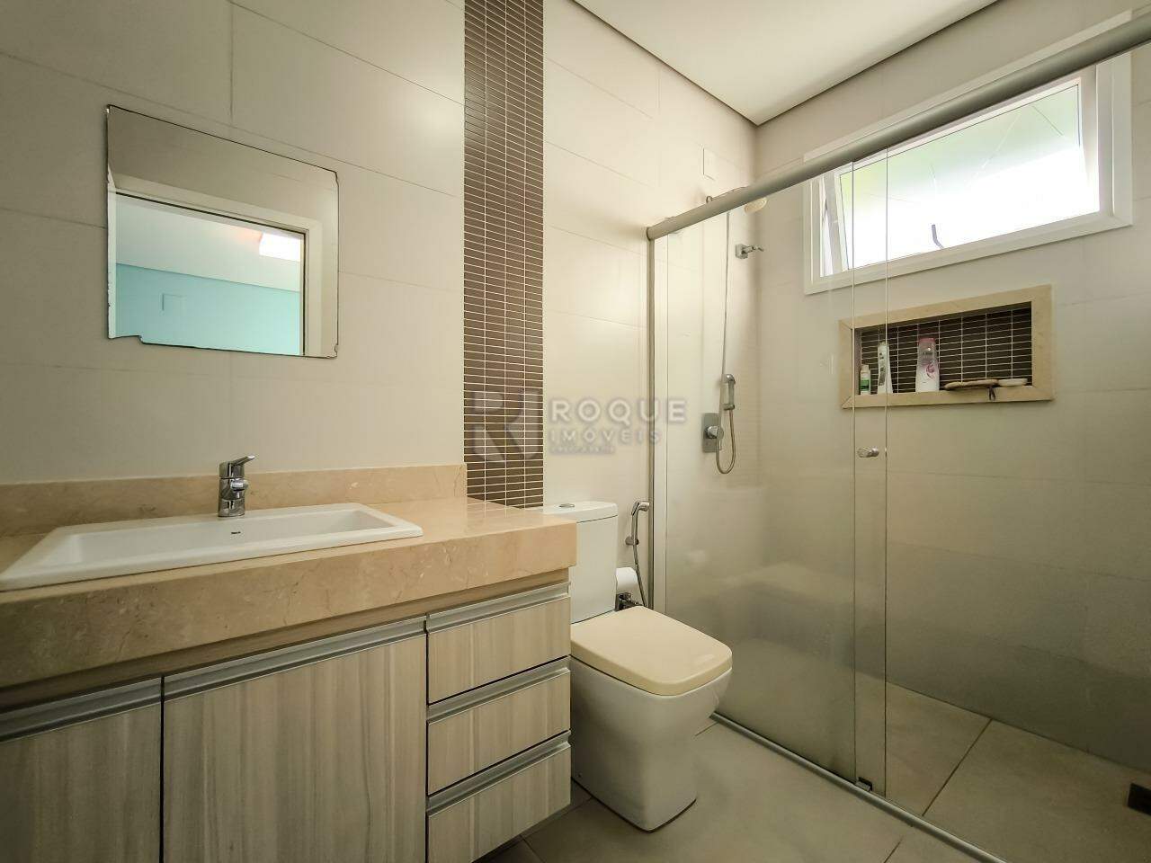 Casa em condomínio à venda no bairro Residencial Casalbuono: WC SUÍTE 1